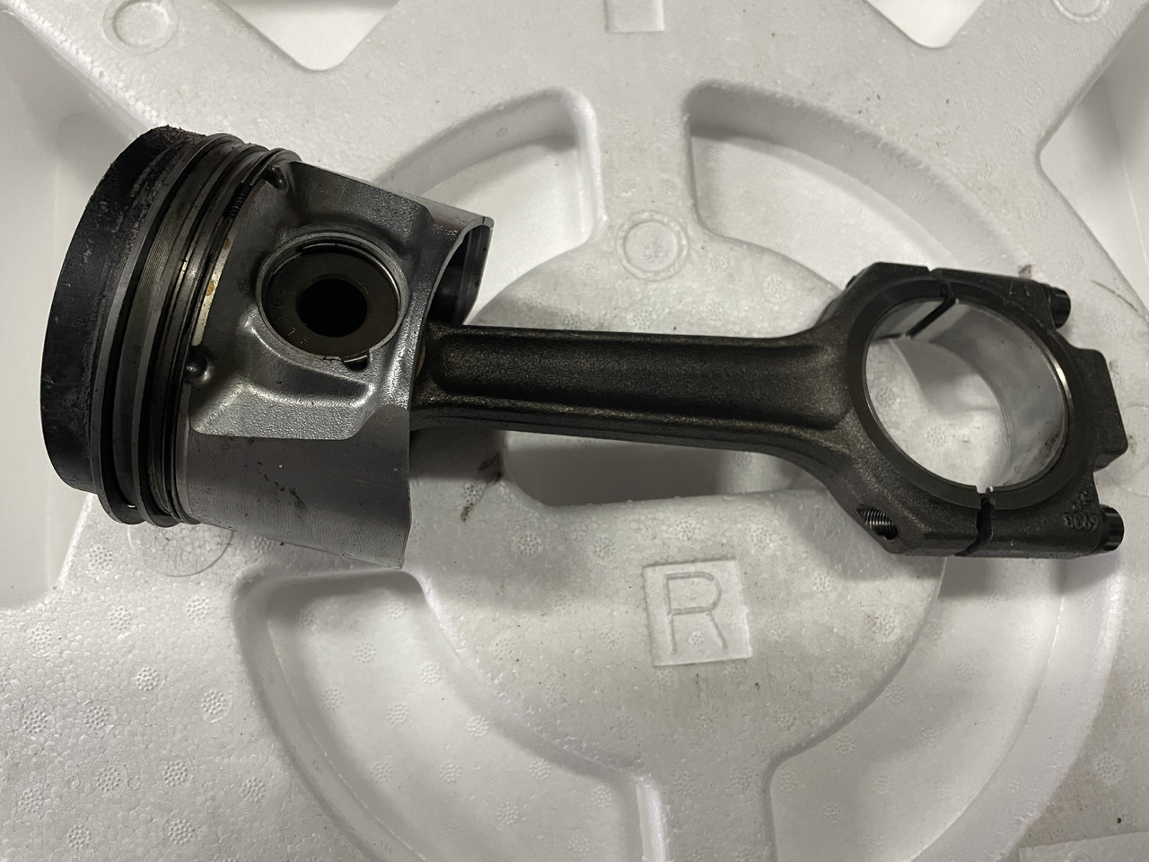 Deutz D2011 TD2011 D2011L04 - tłok - Piston/ Ring/ Bushing untuk Peralatan konstruksi: gambar 1 Deutz D2011 TD2011 D2011L04 - tłok - Piston/ Ring/ Bushing untuk Peralatan konstruksi: gambar 1