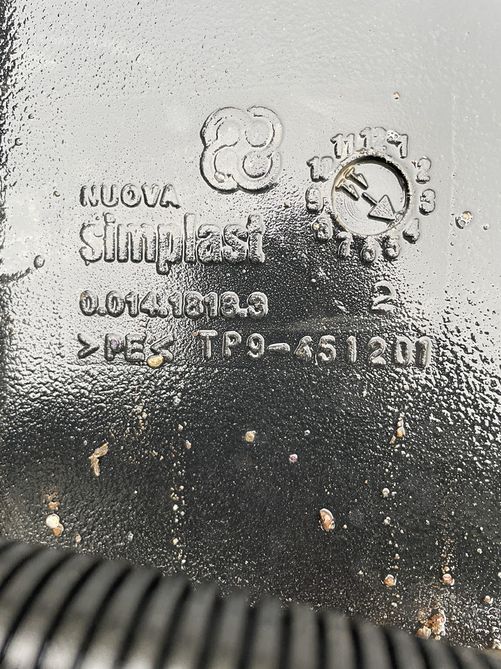 Deutz Fahr Agrotron - zbiornik paliwa 001418183 - Tangki bahan bakar untuk Peralatan pertanian: gambar 1 Deutz Fahr Agrotron - zbiornik paliwa 001418183 - Tangki bahan bakar untuk Peralatan pertanian: gambar 1