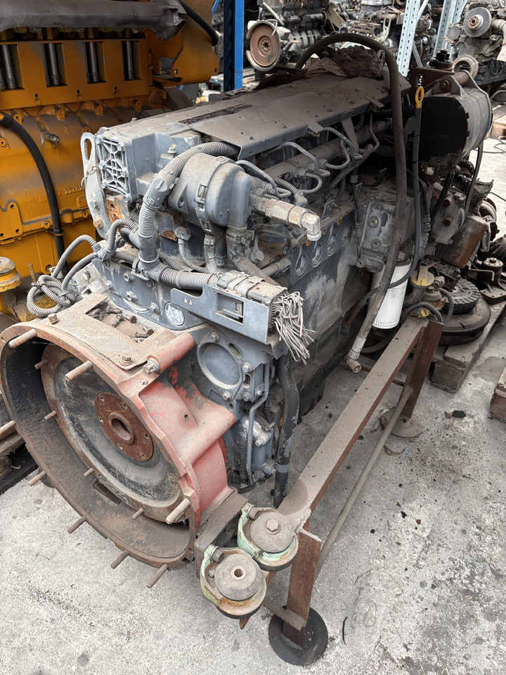 Deutz TCD2013 L06 2V TCD2013L062V C3UI181 Silnik Kompletny - Mesin untuk Peralatan konstruksi: gambar 1 Deutz TCD2013 L06 2V TCD2013L062V C3UI181 Silnik Kompletny - Mesin untuk Peralatan konstruksi: gambar 1