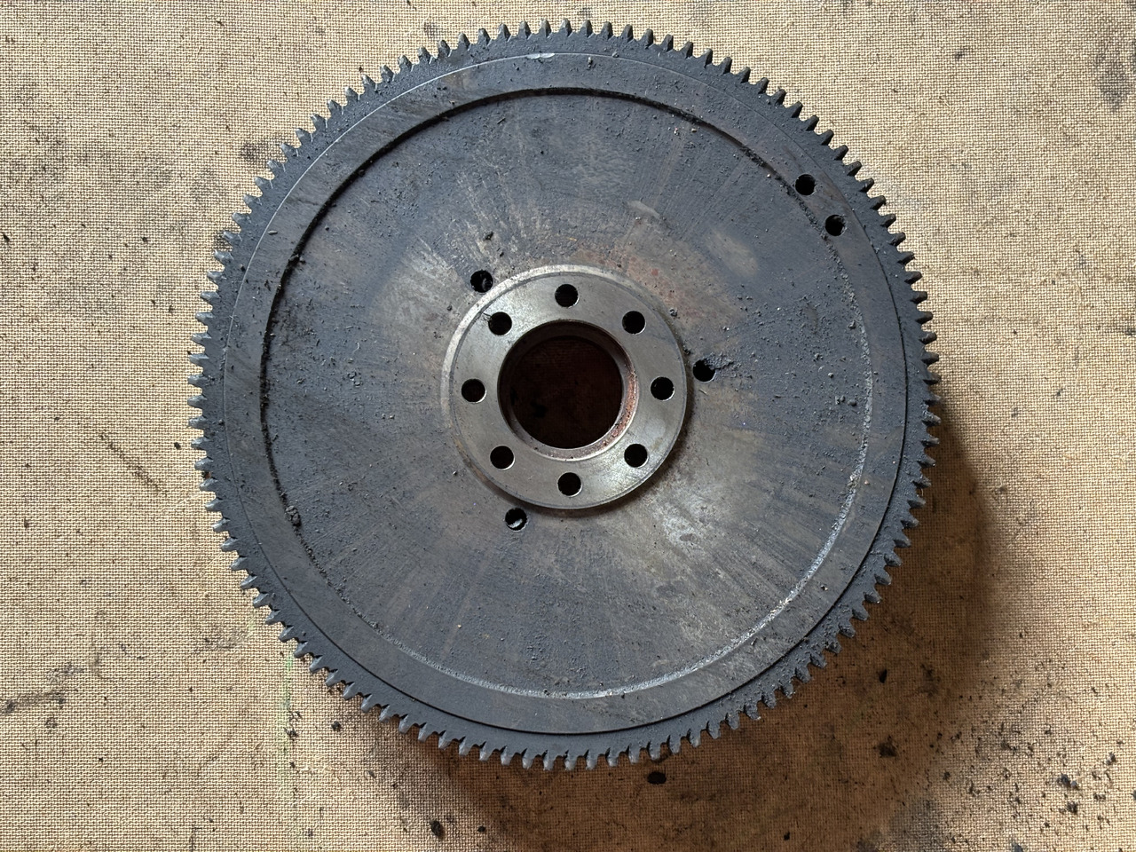 Deutz TD2011 D2011 D2011L04W Koło Zamachowe 04104106 - Roda gila untuk Peralatan pertanian: gambar 1 Deutz TD2011 D2011 D2011L04W Koło Zamachowe 04104106 - Roda gila untuk Peralatan pertanian: gambar 1