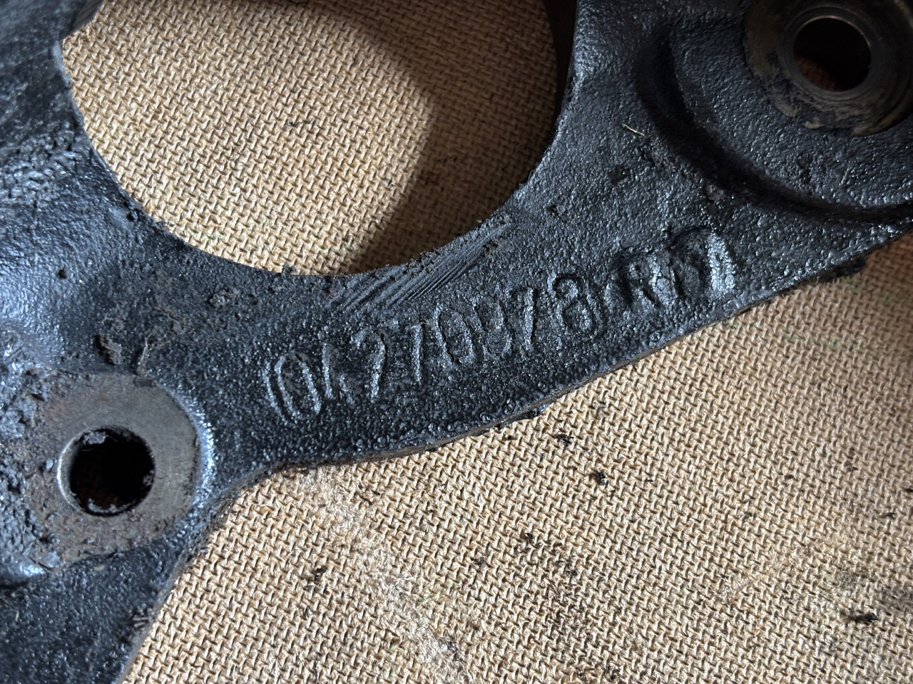 Deutz TD2011 D2011 D2011L04W Obudowa dzwonu koła zamachowego 04270978 - Roda gila: gambar 2 Deutz TD2011 D2011 D2011L04W Obudowa dzwonu koła zamachowego 04270978 - Roda gila: gambar 2