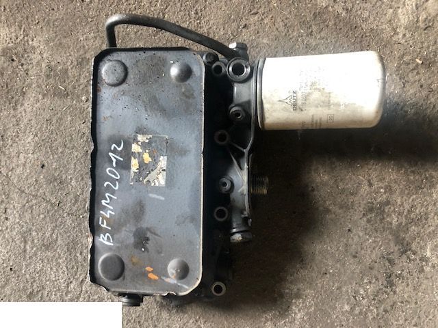 Deutz bf4m2012 - Obudowa Chłodnicy Oleju - Pendingin oli untuk Peralatan pertanian: gambar 1 Deutz bf4m2012 - Obudowa Chłodnicy Oleju - Pendingin oli untuk Peralatan pertanian: gambar 1