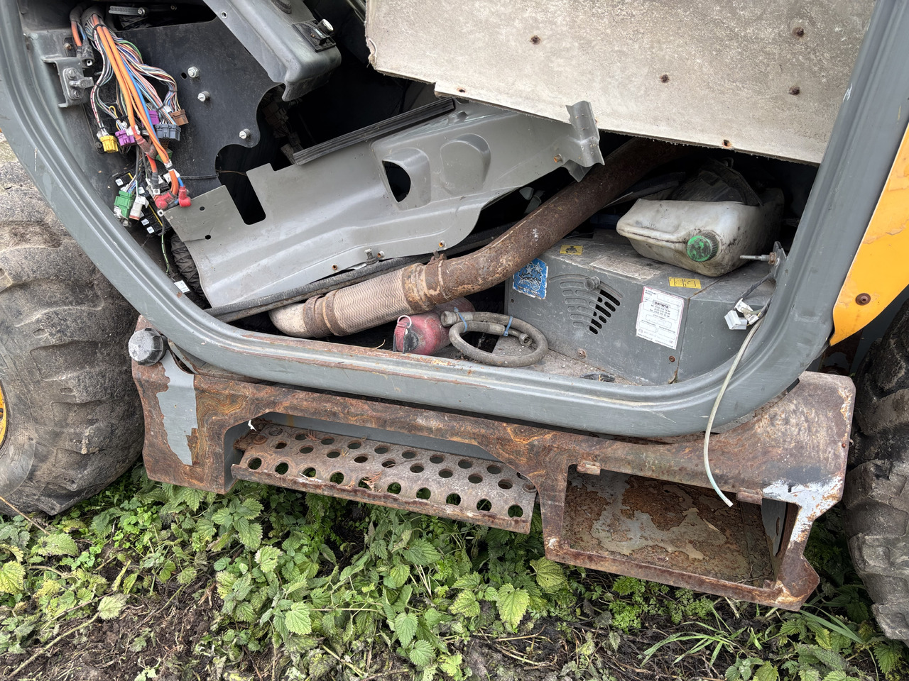 Dieci 185 - Ładowarka Teleskopowa - Kokpit Elementy Wnętrza Plastikowe Przyciski Wiązka - Kabin dan interior untuk Telehandler: gambar 1 Dieci 185 - Ładowarka Teleskopowa - Kokpit Elementy Wnętrza Plastikowe Przyciski Wiązka - Kabin dan interior untuk Telehandler: gambar 1