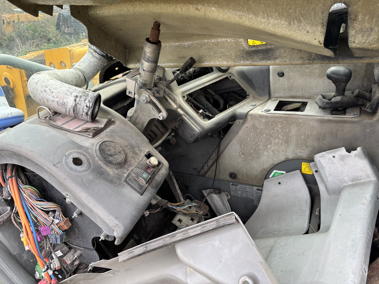 Dieci 185 - Ładowarka Teleskopowa - Kokpit Elementy Wnętrza Plastikowe Przyciski Wiązka - Kabin dan interior untuk Telehandler: gambar 2 Dieci 185 - Ładowarka Teleskopowa - Kokpit Elementy Wnętrza Plastikowe Przyciski Wiązka - Kabin dan interior untuk Telehandler: gambar 2