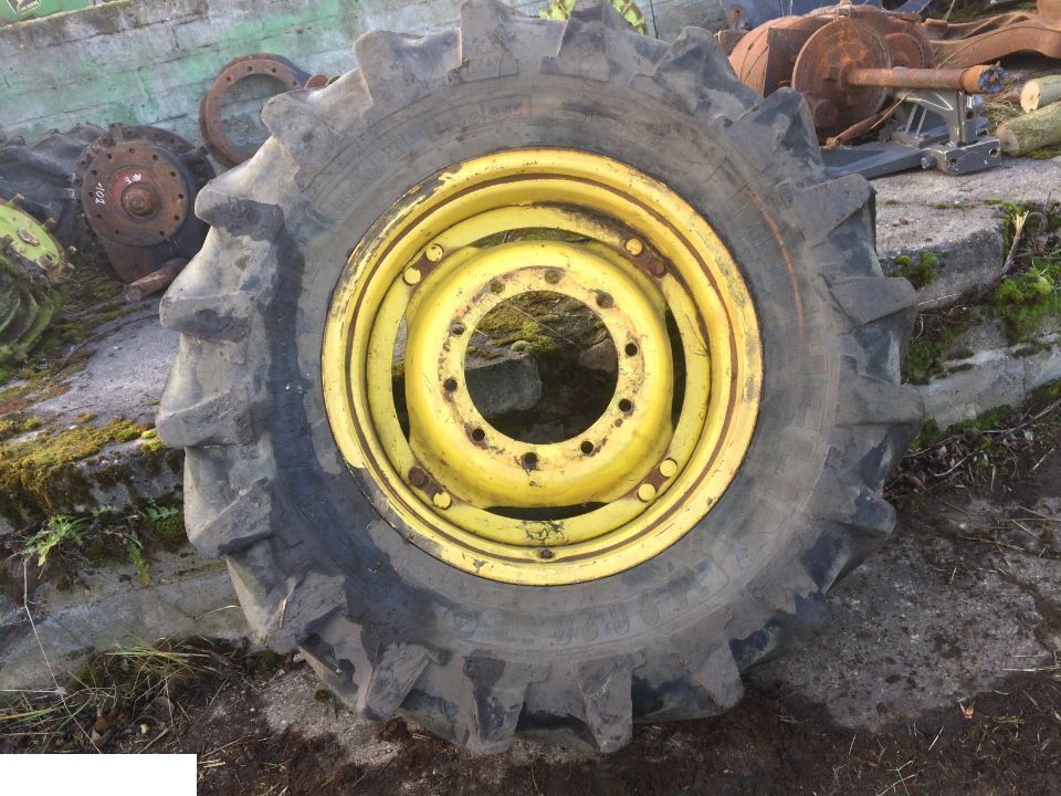 FELGA DW 16x28 John Deere , OPONA MICHELIN 16.9 R 28 - Roda untuk Peralatan pertanian: gambar 1 FELGA DW 16x28 John Deere , OPONA MICHELIN 16.9 R 28 - Roda untuk Peralatan pertanian: gambar 1