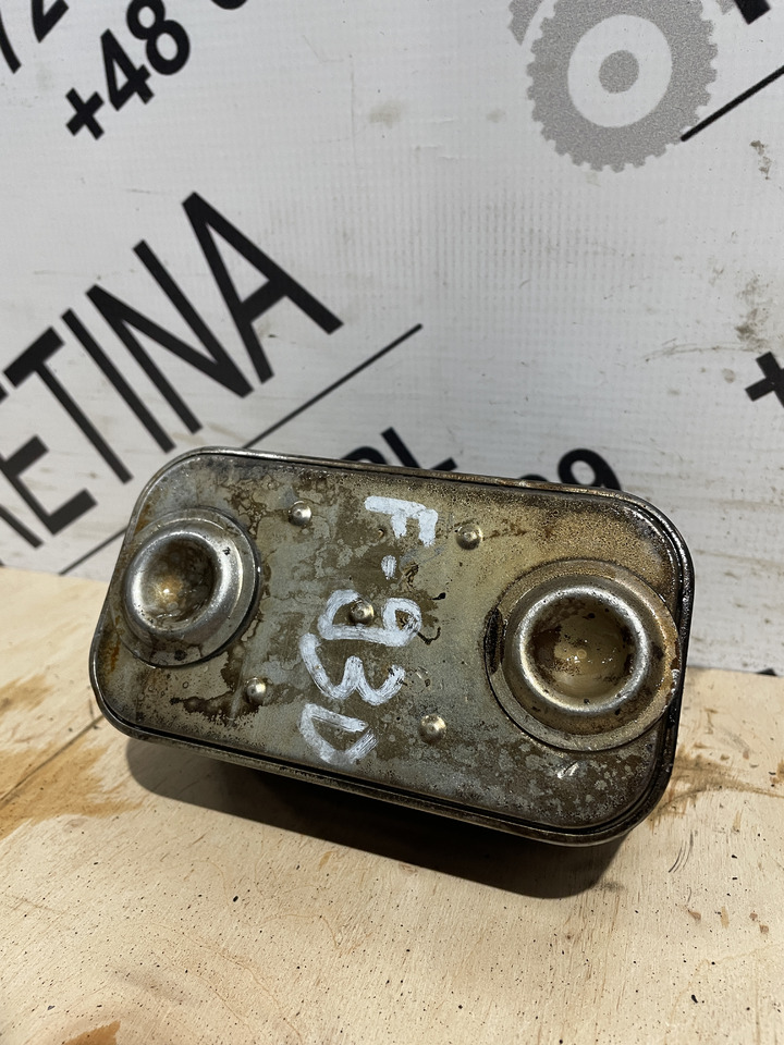 Fendt 930 MAN D0836 - chłodnica oleju F824200310270 51.05601-0084 - Pendingin oli untuk Peralatan konstruksi: gambar 3 Fendt 930 MAN D0836 - chłodnica oleju F824200310270 51.05601-0084 - Pendingin oli untuk Peralatan konstruksi: gambar 3