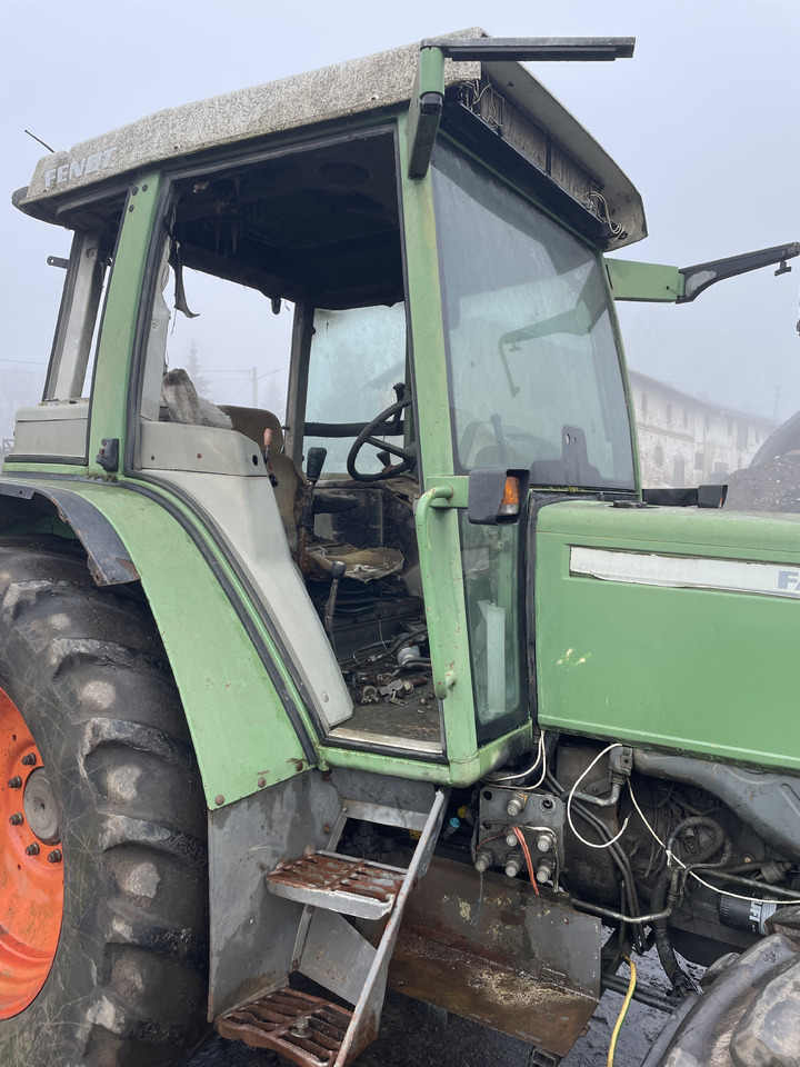 Fendt Farmer 309 - kabina dach drzwi - Pintu dan bagian untuk Peralatan pertanian: gambar 2 Fendt Farmer 309 - kabina dach drzwi - Pintu dan bagian untuk Peralatan pertanian: gambar 2