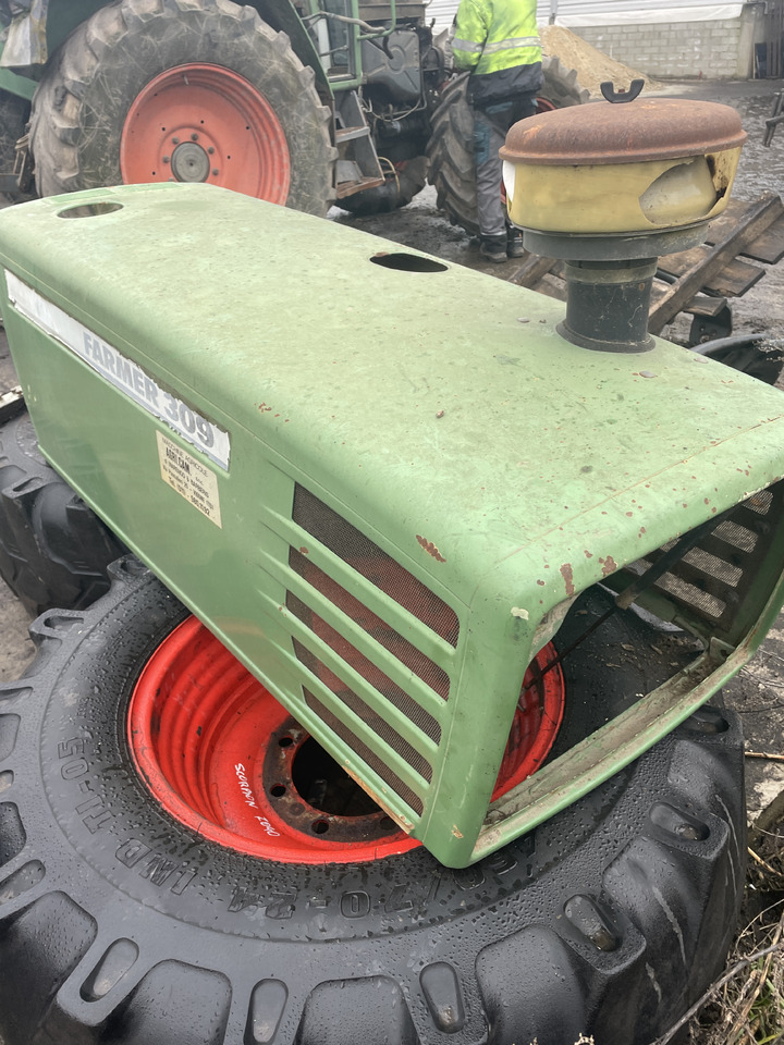 Fendt Farmer 309 - maska pokrywa silnika H309500020010 - Kerudung untuk Traktor: gambar 2 Fendt Farmer 309 - maska pokrywa silnika H309500020010 - Kerudung untuk Traktor: gambar 2