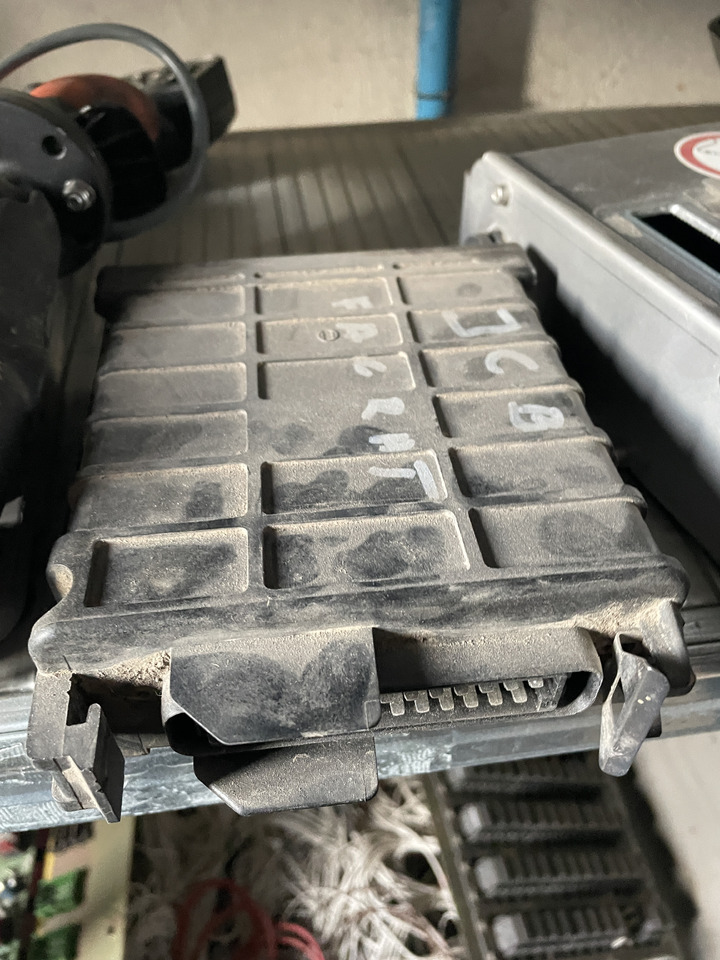 Fendt moduł EHR G246860101022 G246860101021 0538201007 - ECU untuk Peralatan pertanian: gambar 2 Fendt moduł EHR G246860101022 G246860101021 0538201007 - ECU untuk Peralatan pertanian: gambar 2