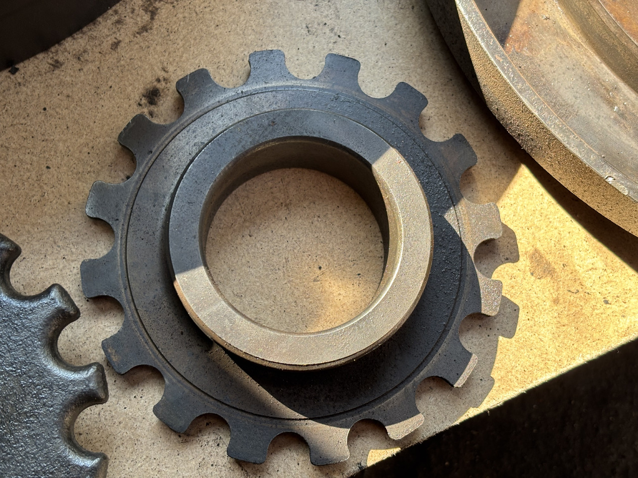 JOHN DEERE 7RXX 7R 330 7R330  Nakrętka  J560689 - Bagian Rem untuk Peralatan pertanian: gambar 2 JOHN DEERE 7RXX 7R 330 7R330  Nakrętka  J560689 - Bagian Rem untuk Peralatan pertanian: gambar 2
