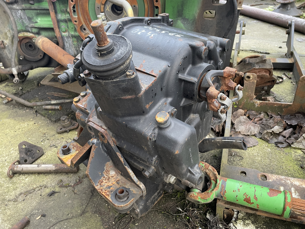 John Deere 3200 3215 3220 3415 3420 - skrzynia biegów AZ54187 CKA70671 - Gearbox untuk Peralatan pertanian: gambar 2 John Deere 3200 3215 3220 3415 3420 - skrzynia biegów AZ54187 CKA70671 - Gearbox untuk Peralatan pertanian: gambar 2