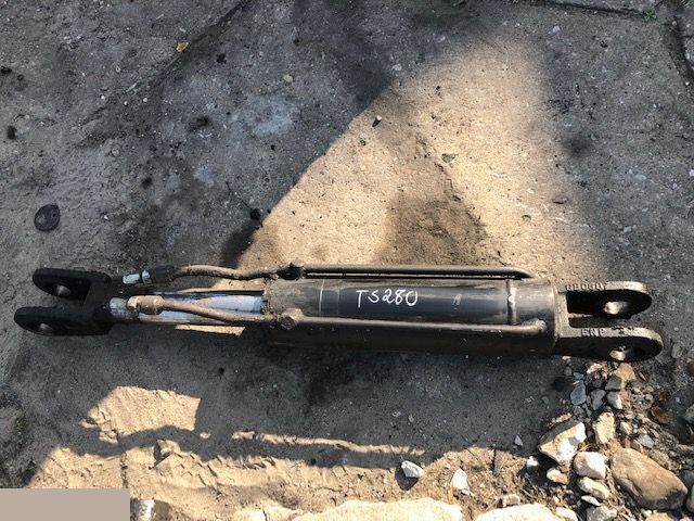 John Deere 4500 Matbro TS 280 - Siłownik Wychyłu Łyźki - Silinder hidrolik untuk Peralatan pertanian: gambar 1 John Deere 4500 Matbro TS 280 - Siłownik Wychyłu Łyźki - Silinder hidrolik untuk Peralatan pertanian: gambar 1