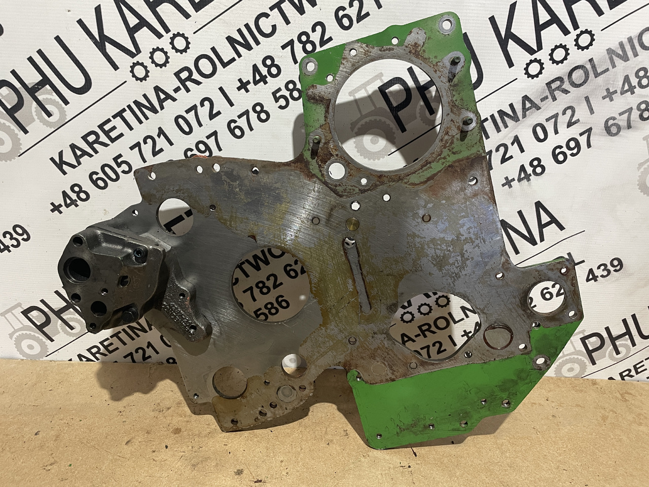 John Deere 6068 - pompa oleju RE564406 - Pompa minyak untuk Peralatan pertanian: gambar 1 John Deere 6068 - pompa oleju RE564406 - Pompa minyak untuk Peralatan pertanian: gambar 1