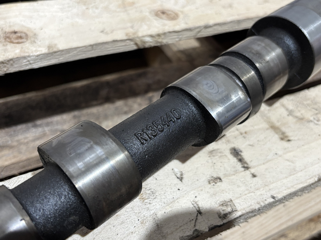 John Deere 6610 6810 6820 6620 Wałek Rozrządu R135440 RE56578 R133812 - Camshaft untuk Peralatan pertanian: gambar 3 John Deere 6610 6810 6820 6620 Wałek Rozrządu R135440 RE56578 R133812 - Camshaft untuk Peralatan pertanian: gambar 3