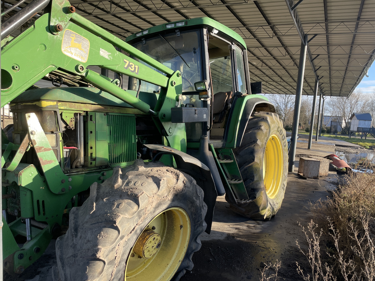 John Deere 6810 - przedni ładowacz TUR 731 - Pemuat depan untuk traktor: gambar 1 John Deere 6810 - przedni ładowacz TUR 731 - Pemuat depan untuk traktor: gambar 1