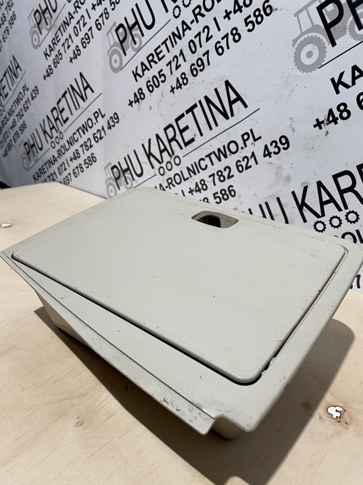 John Deere 6920S - schowek L153749 - Kabin dan interior untuk Peralatan pertanian: gambar 3 John Deere 6920S - schowek L153749 - Kabin dan interior untuk Peralatan pertanian: gambar 3