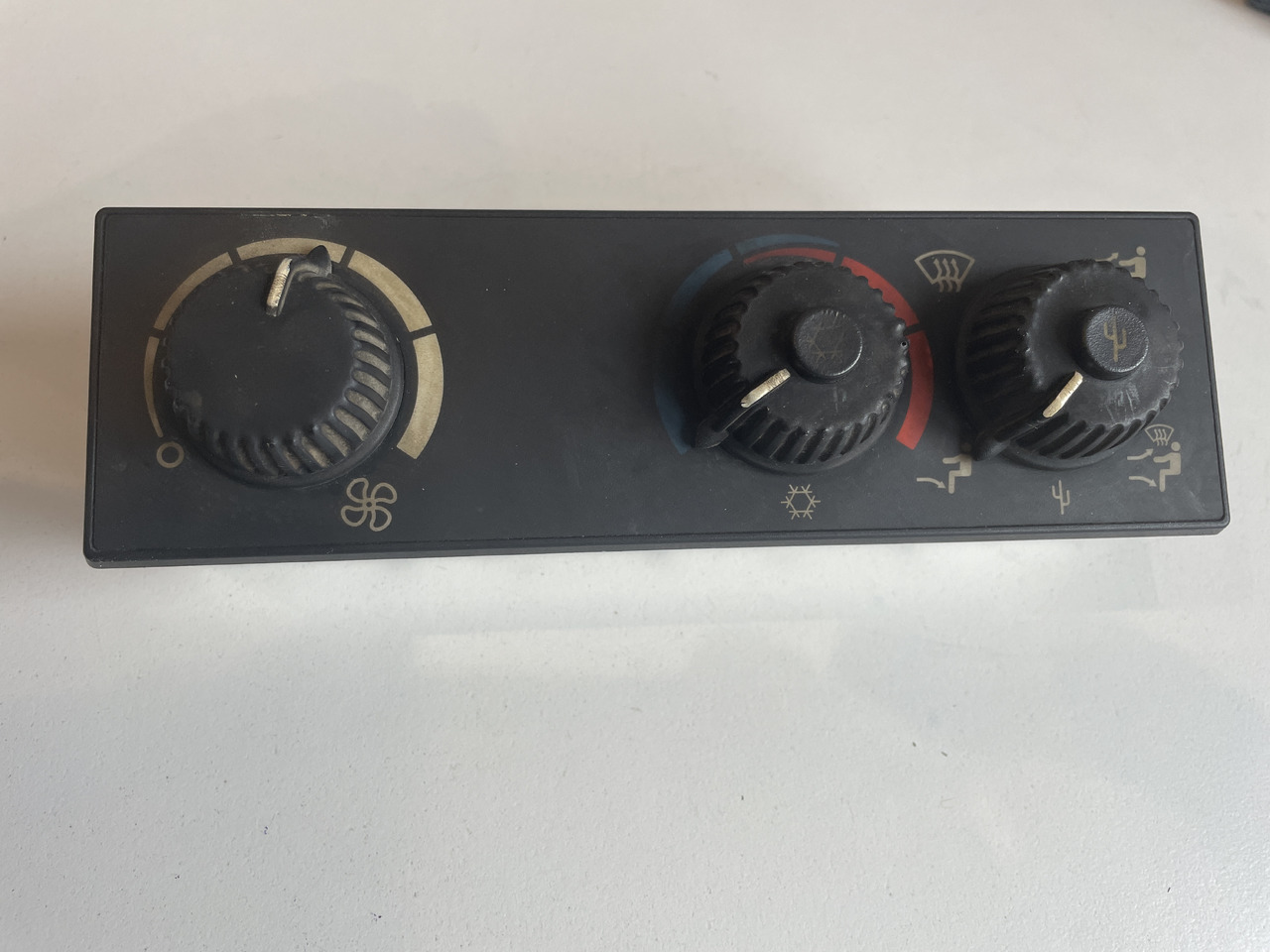 John Deere 6x30 7x30 - sterownik panel klimatyzacji AL177051 AL200050 - Kabin dan interior untuk Peralatan pertanian: gambar 1 John Deere 6x30 7x30 - sterownik panel klimatyzacji AL177051 AL200050 - Kabin dan interior untuk Peralatan pertanian: gambar 1