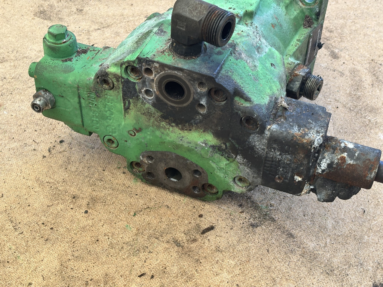 John Deere 8200 8300 8400 8500 Silnik hydrauliczny AXE83863 - Motor hidrolik untuk Peralatan pertanian: gambar 2 John Deere 8200 8300 8400 8500 Silnik hydrauliczny AXE83863 - Motor hidrolik untuk Peralatan pertanian: gambar 2