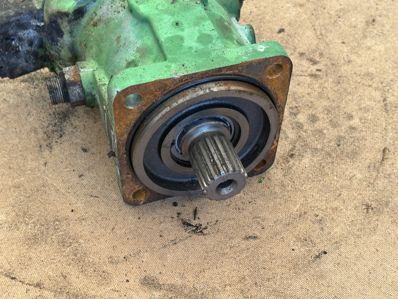 John Deere 8200 8300 8400 8500 Silnik hydrauliczny AXE83863 - Motor hidrolik untuk Peralatan pertanian: gambar 3 John Deere 8200 8300 8400 8500 Silnik hydrauliczny AXE83863 - Motor hidrolik untuk Peralatan pertanian: gambar 3