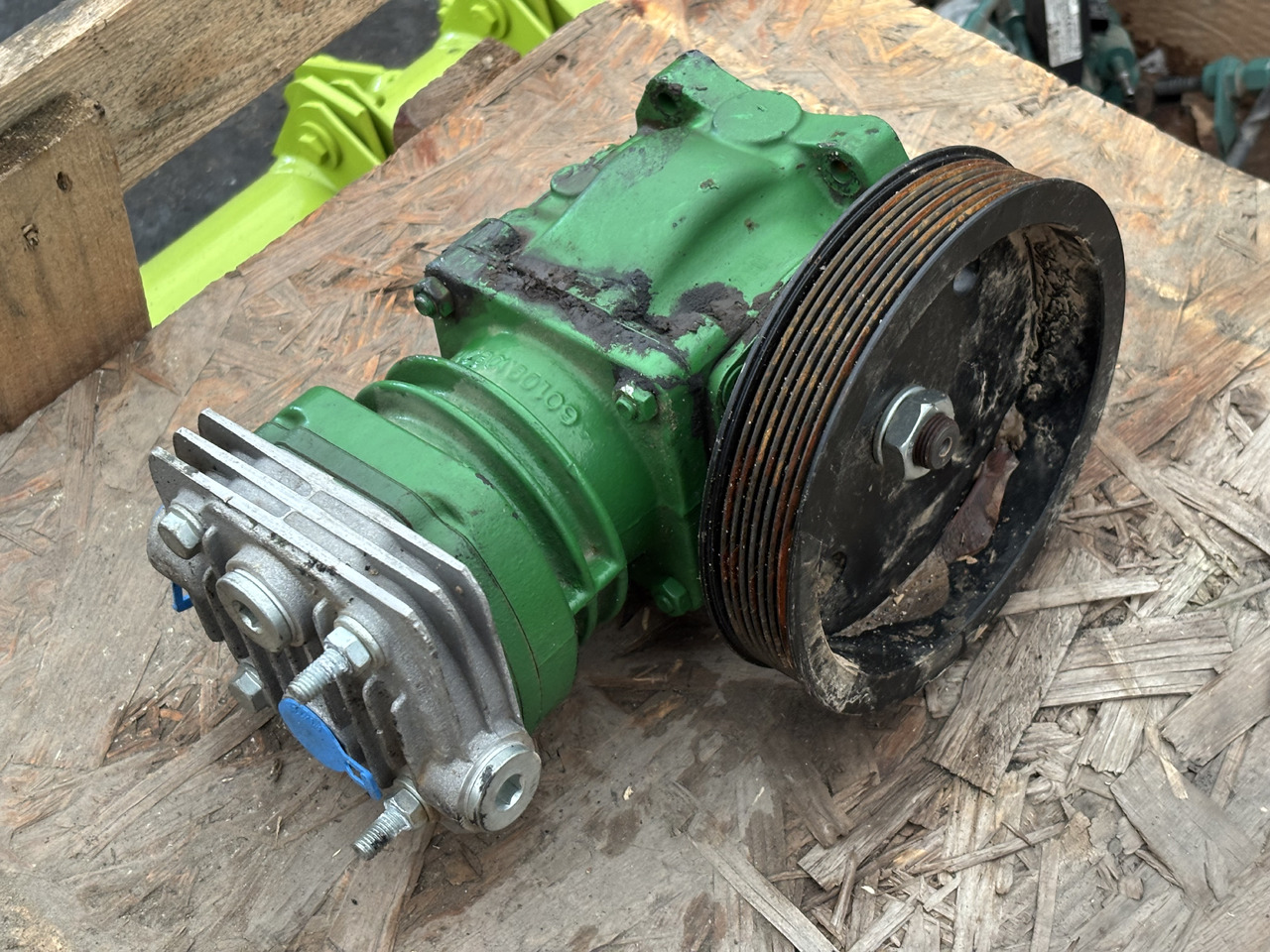 John Deere 8R 8RX 250 310 370 410 Kompresor Powietrza RE585794 - Kompresor rem udara untuk Peralatan pertanian: gambar 2 John Deere 8R 8RX 250 310 370 410 Kompresor Powietrza RE585794 - Kompresor rem udara untuk Peralatan pertanian: gambar 2