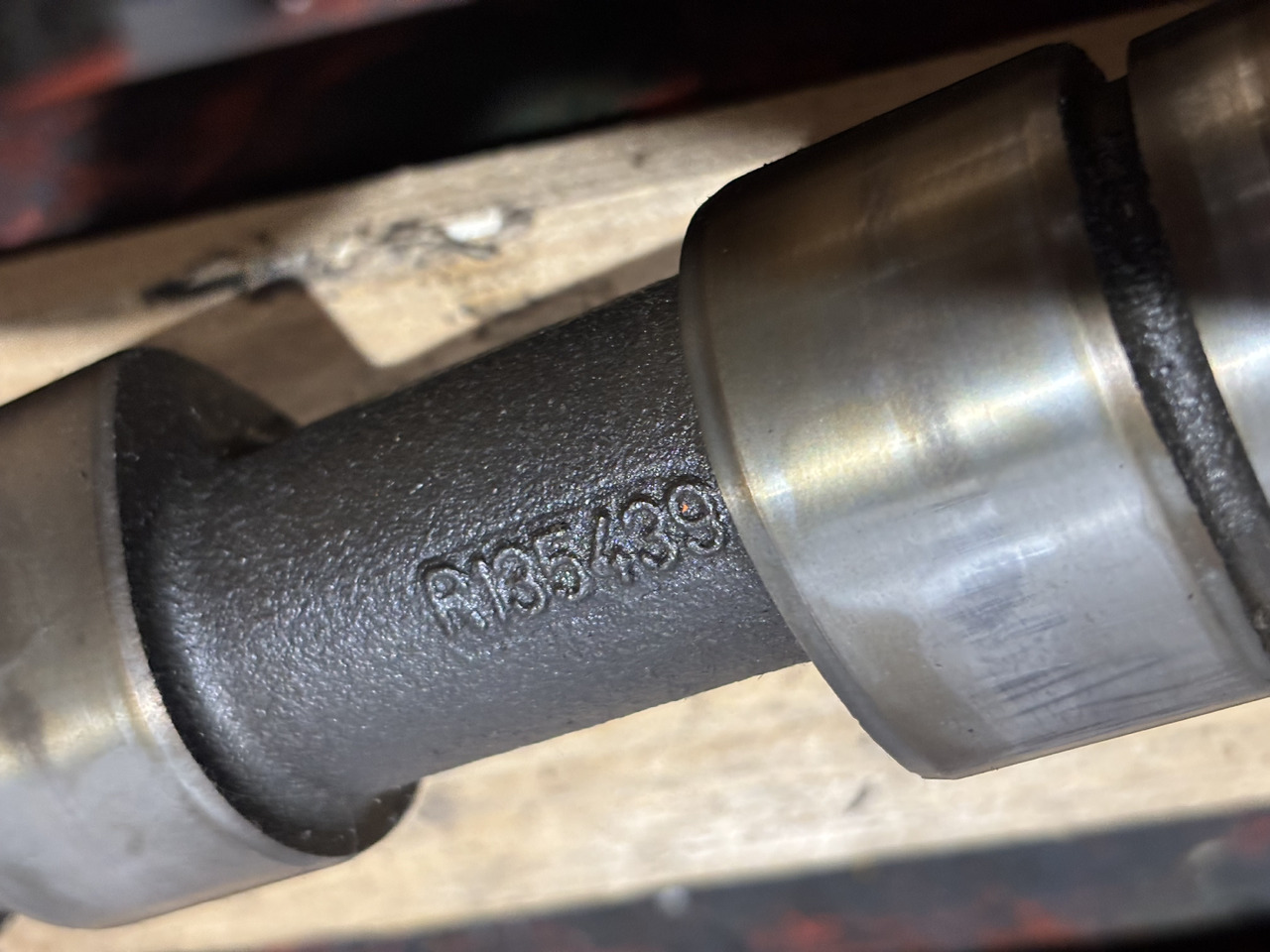 John Deere RE56375 R135439 R133812 Wałek Rozrządu - Camshaft untuk Peralatan pertanian: gambar 3 John Deere RE56375 R135439 R133812 Wałek Rozrządu - Camshaft untuk Peralatan pertanian: gambar 3