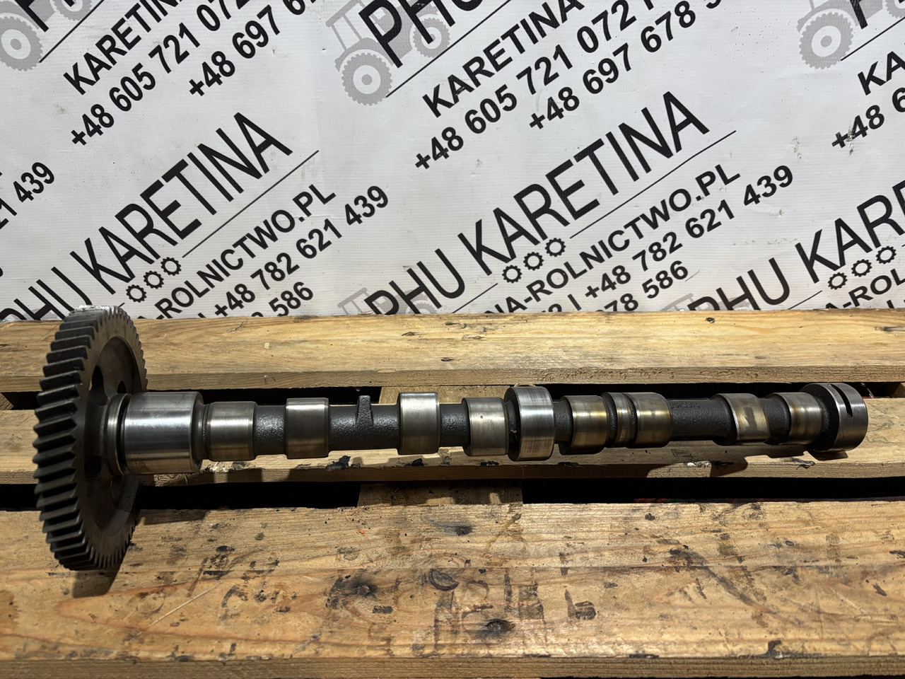 John Deere RE56375 R135439 R133812 Wałek Rozrządu - Camshaft untuk Peralatan pertanian: gambar 1 John Deere RE56375 R135439 R133812 Wałek Rozrządu - Camshaft untuk Peralatan pertanian: gambar 1
