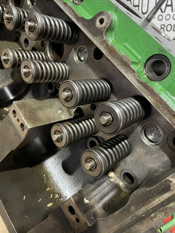 John Deere S790 9470 9470RX - głowica cylindra RE520563 - Kepala silinder untuk Peralatan pertanian: gambar 4 John Deere S790 9470 9470RX - głowica cylindra RE520563 - Kepala silinder untuk Peralatan pertanian: gambar 4