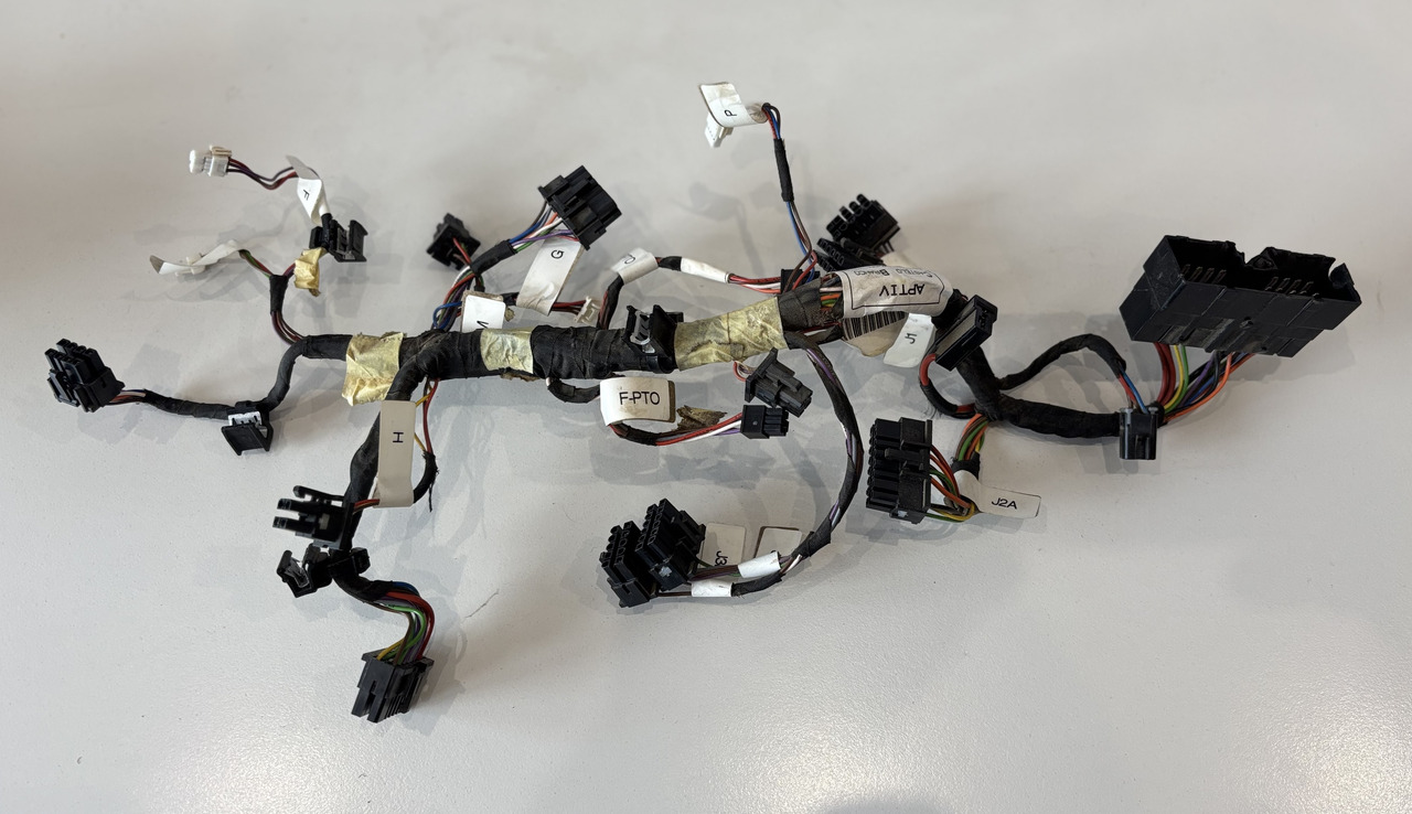 John Deere Wiązka Elektronika Kabli Podłokietnika NGOI MFTC AL222738 - Kabel/ Kawat harness untuk Peralatan pertanian: gambar 1 John Deere Wiązka Elektronika Kabli Podłokietnika NGOI MFTC AL222738 - Kabel/ Kawat harness untuk Peralatan pertanian: gambar 1