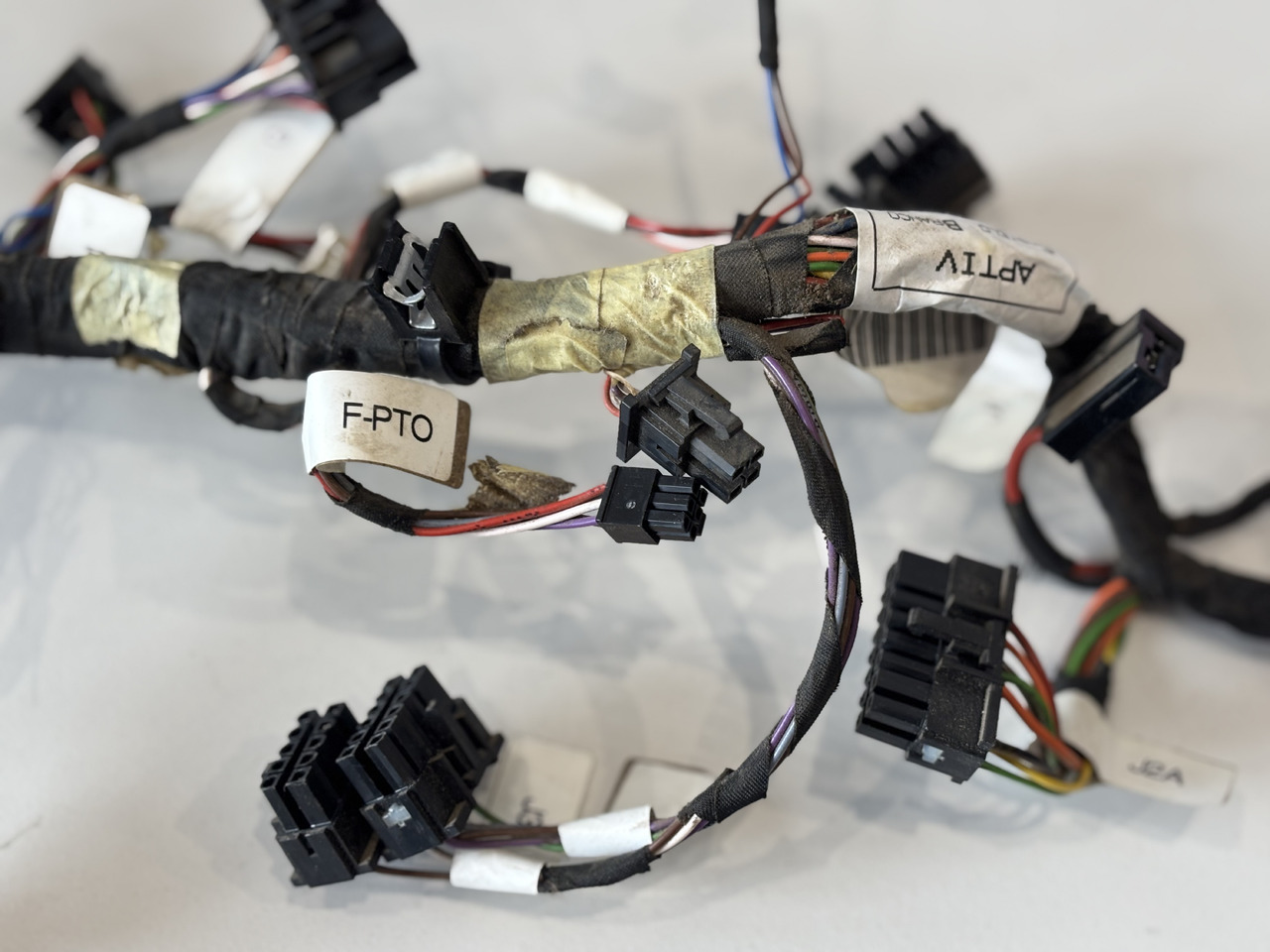 John Deere Wiązka Elektronika Kabli Podłokietnika NGOI MFTC AL222738 - Kabel/ Kawat harness untuk Peralatan pertanian: gambar 3 John Deere Wiązka Elektronika Kabli Podłokietnika NGOI MFTC AL222738 - Kabel/ Kawat harness untuk Peralatan pertanian: gambar 3