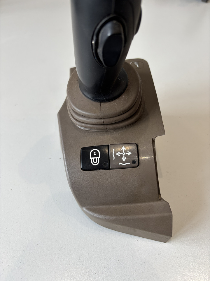 John Deere seria 6000 7000 8000 R - joystick 5-funkcyjny CommandARM RE573554 - Tongkat gigi untuk Peralatan pertanian: gambar 3 John Deere seria 6000 7000 8000 R - joystick 5-funkcyjny CommandARM RE573554 - Tongkat gigi untuk Peralatan pertanian: gambar 3