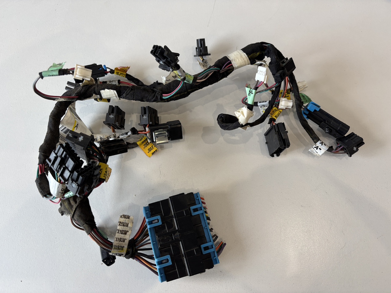 John Deere seria 6000 7000 8000 R - wiązka el. podłokietnika CommandARM RE566687 - Kabel/ Kawat harness untuk Peralatan pertanian: gambar 1 John Deere seria 6000 7000 8000 R - wiązka el. podłokietnika CommandARM RE566687 - Kabel/ Kawat harness untuk Peralatan pertanian: gambar 1