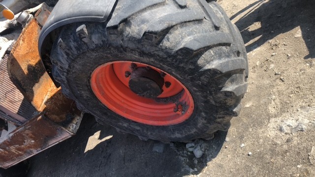 Koła felgi Bobcat massey ferguson 15x24 , 460/70 r24 - Roda untuk Peralatan pertanian: gambar 1 Koła felgi Bobcat massey ferguson 15x24 , 460/70 r24 - Roda untuk Peralatan pertanian: gambar 1