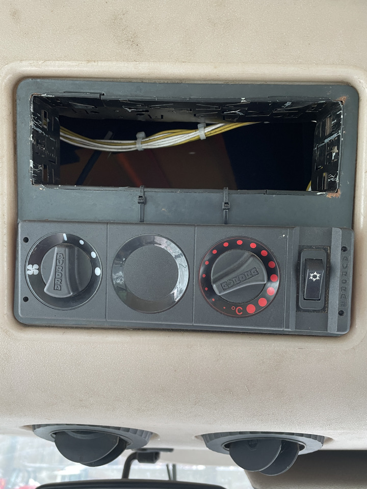 Krone Big M II - przełączniki panel sterujący - Sistem listrik untuk Peralatan pertanian: gambar 2 Krone Big M II - przełączniki panel sterujący - Sistem listrik untuk Peralatan pertanian: gambar 2