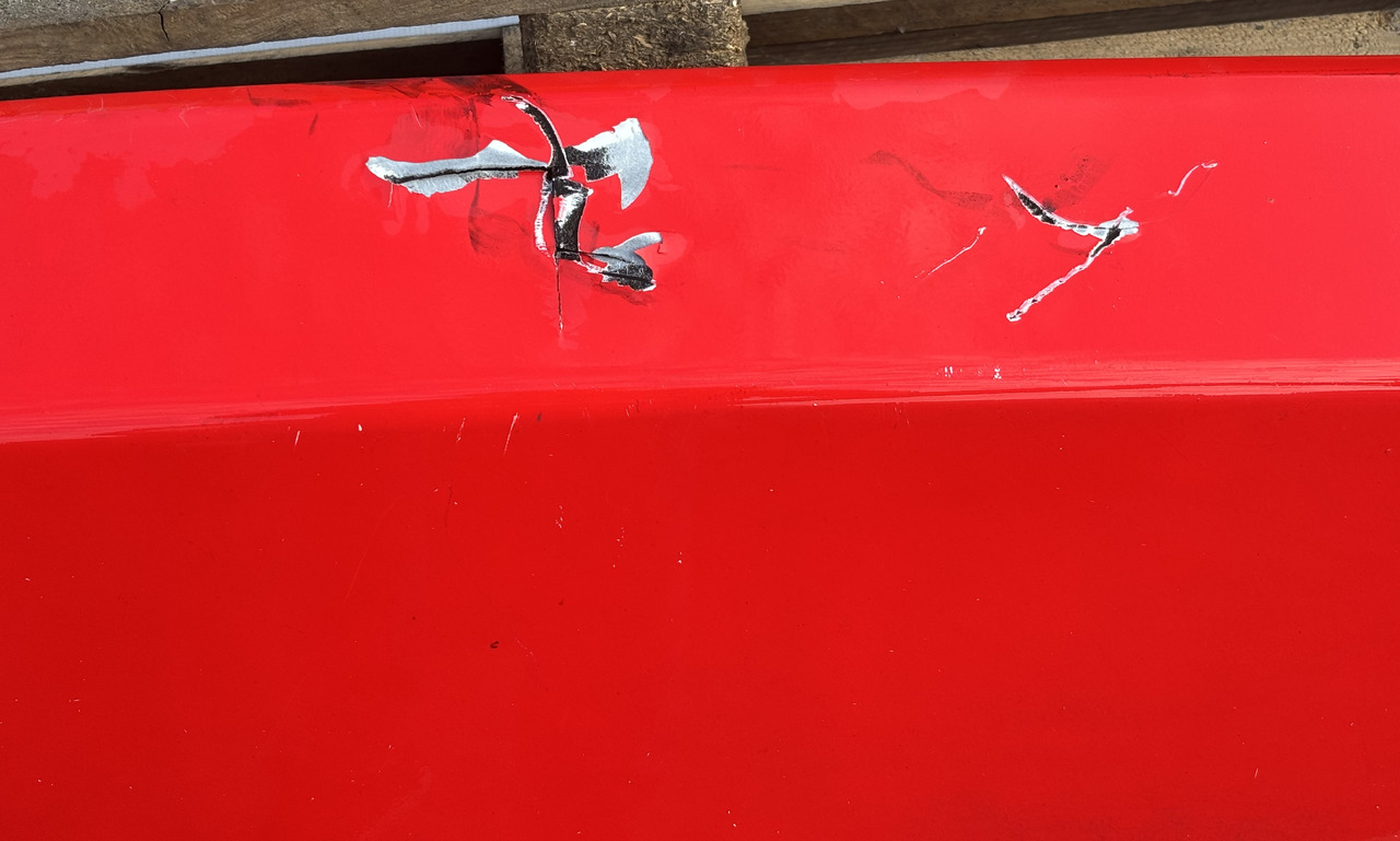 Massey Ferguson 5613 Maska - Tubuh dan eksterior untuk Peralatan pertanian: gambar 2 Massey Ferguson 5613 Maska - Tubuh dan eksterior untuk Peralatan pertanian: gambar 2