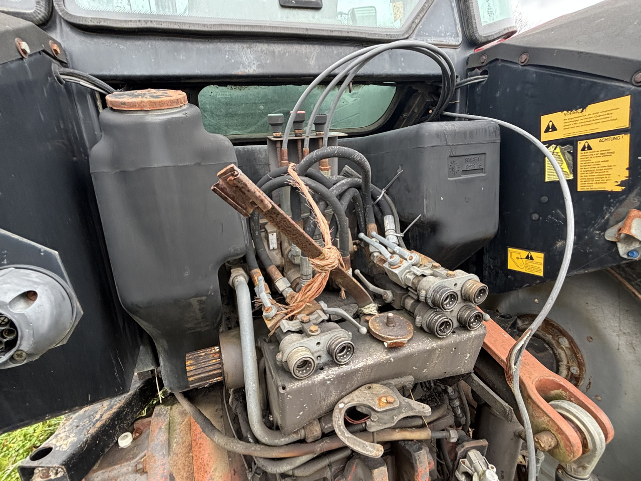 Massey Ferguson 8160 Rozdzielacz Hydrauliczny 3 CZĘŚCI 3713021M93 - Katup hidrolik untuk Peralatan pertanian: gambar 1 Massey Ferguson 8160 Rozdzielacz Hydrauliczny 3 CZĘŚCI 3713021M93 - Katup hidrolik untuk Peralatan pertanian: gambar 1