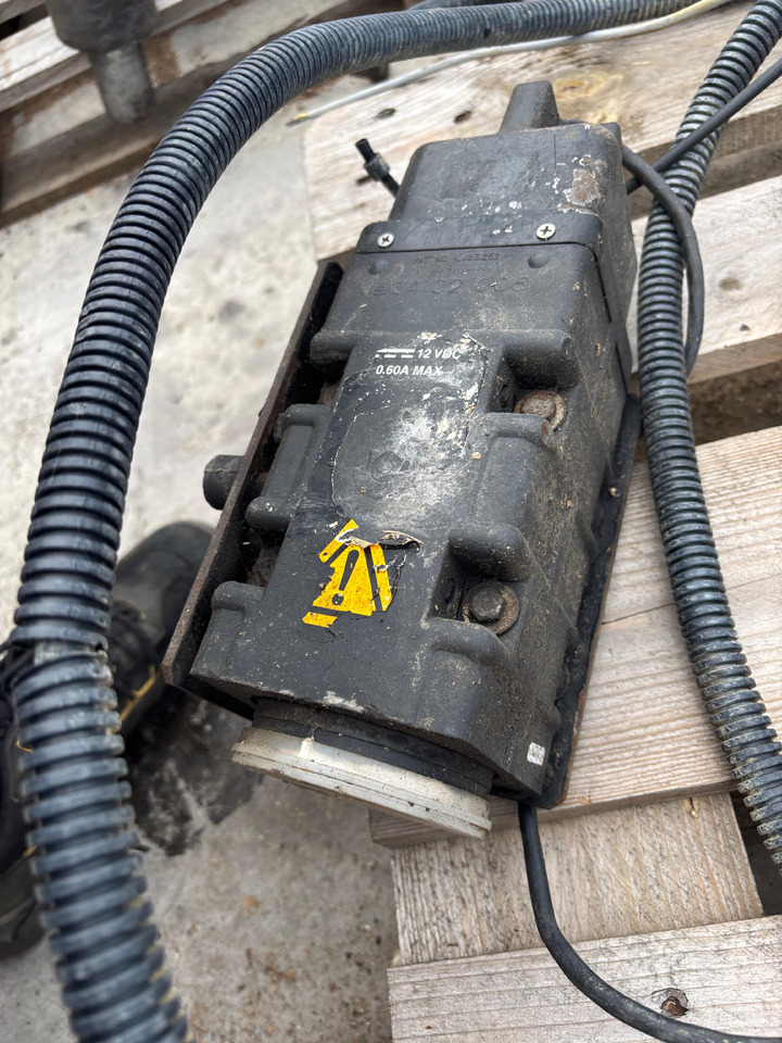 Massey Ferguson, Landini, Claas Radar Sensor Czujnik Prędkości Miernik Areału 3714290M2 - Sensor untuk Peralatan pertanian: gambar 2 Massey Ferguson, Landini, Claas Radar Sensor Czujnik Prędkości Miernik Areału 3714290M2 - Sensor untuk Peralatan pertanian: gambar 2