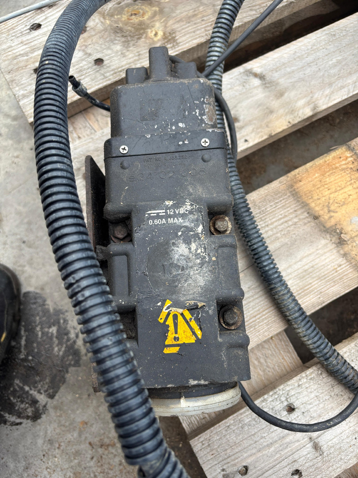 Massey Ferguson, Landini, Claas Radar Sensor Czujnik Prędkości Miernik Areału 3714290M2 - Sensor untuk Peralatan pertanian: gambar 1 Massey Ferguson, Landini, Claas Radar Sensor Czujnik Prędkości Miernik Areału 3714290M2 - Sensor untuk Peralatan pertanian: gambar 1