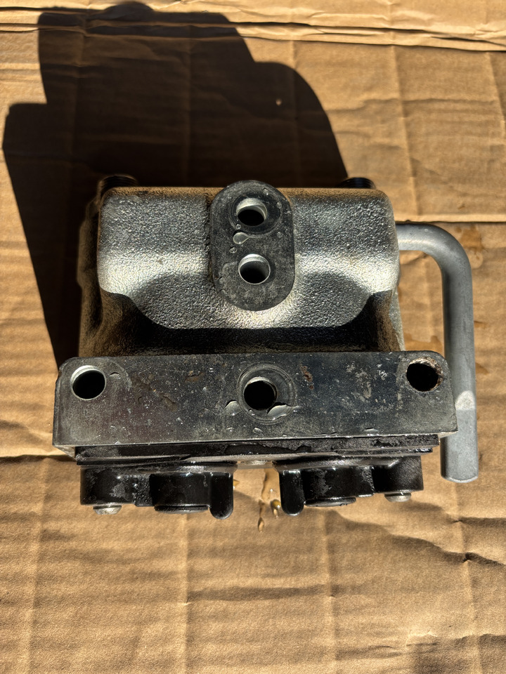 Massey Fergusson - zawór gniazdo hydrauliczne 3796260M1 ACP0307080 - Katup hidrolik untuk Peralatan pertanian: gambar 1 Massey Fergusson - zawór gniazdo hydrauliczne 3796260M1 ACP0307080 - Katup hidrolik untuk Peralatan pertanian: gambar 1