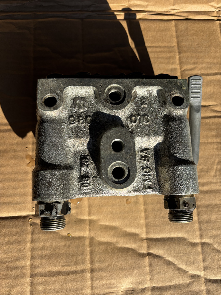 Massey Fergusson - zawór gniazdo hydrauliczne 3796260M1 ACP0307080 - Katup hidrolik untuk Peralatan pertanian: gambar 2 Massey Fergusson - zawór gniazdo hydrauliczne 3796260M1 ACP0307080 - Katup hidrolik untuk Peralatan pertanian: gambar 2