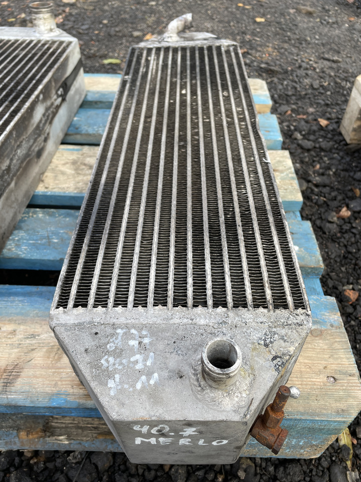 Merlo 40.7 - chłodnica wody Deutz BF4M2012C - Pendingin oli untuk Peralatan konstruksi: gambar 1 Merlo 40.7 - chłodnica wody Deutz BF4M2012C - Pendingin oli untuk Peralatan konstruksi: gambar 1