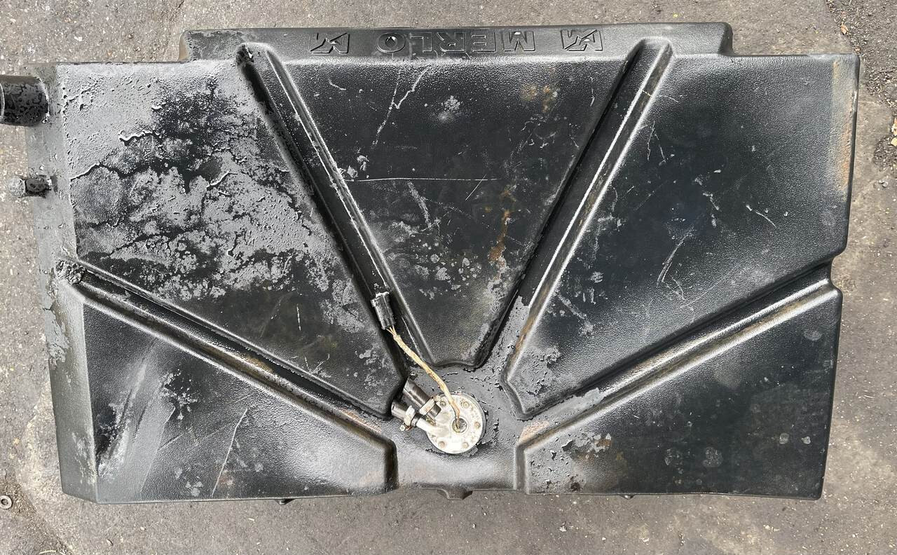 Merlo-zbiornik paliwa 40.7 - Tangki bahan bakar untuk Telehandler: gambar 2 Merlo-zbiornik paliwa 40.7 - Tangki bahan bakar untuk Telehandler: gambar 2