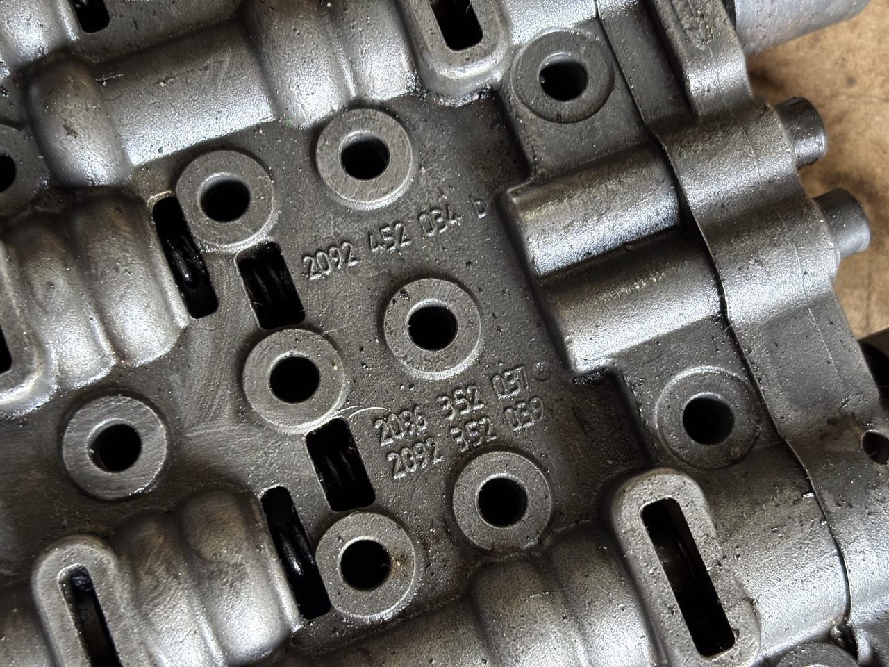 Płyta zaworowa mechatroniki ZF Skrzyni Biegów 2092452035, 2092352035, 2096352037 - Penularan untuk Peralatan pertanian: gambar 3 Płyta zaworowa mechatroniki ZF Skrzyni Biegów 2092452035, 2092352035, 2096352037 - Penularan untuk Peralatan pertanian: gambar 3