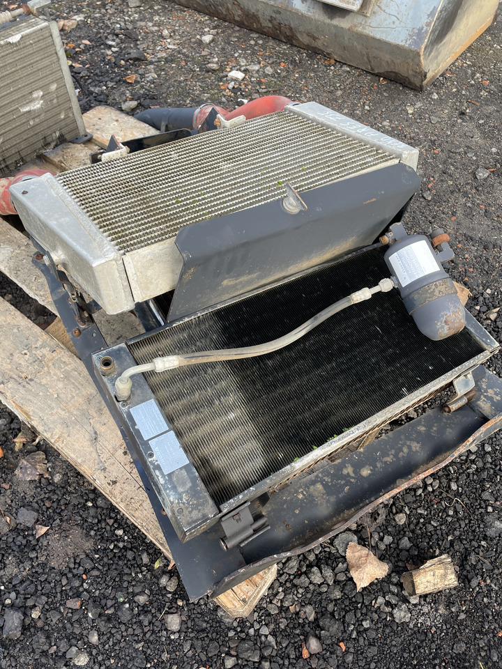 Renault Claas Ares 735 - chłodnica 7700046130 - Radiator untuk Peralatan pertanian: gambar 2 Renault Claas Ares 735 - chłodnica 7700046130 - Radiator untuk Peralatan pertanian: gambar 2