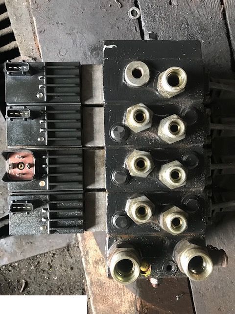 Sauer Danfoss - Cewki Proporcjonalne Rozdzielacz Elektrozawory - Sistem listrik untuk Peralatan pertanian: gambar 1 Sauer Danfoss - Cewki Proporcjonalne Rozdzielacz Elektrozawory - Sistem listrik untuk Peralatan pertanian: gambar 1