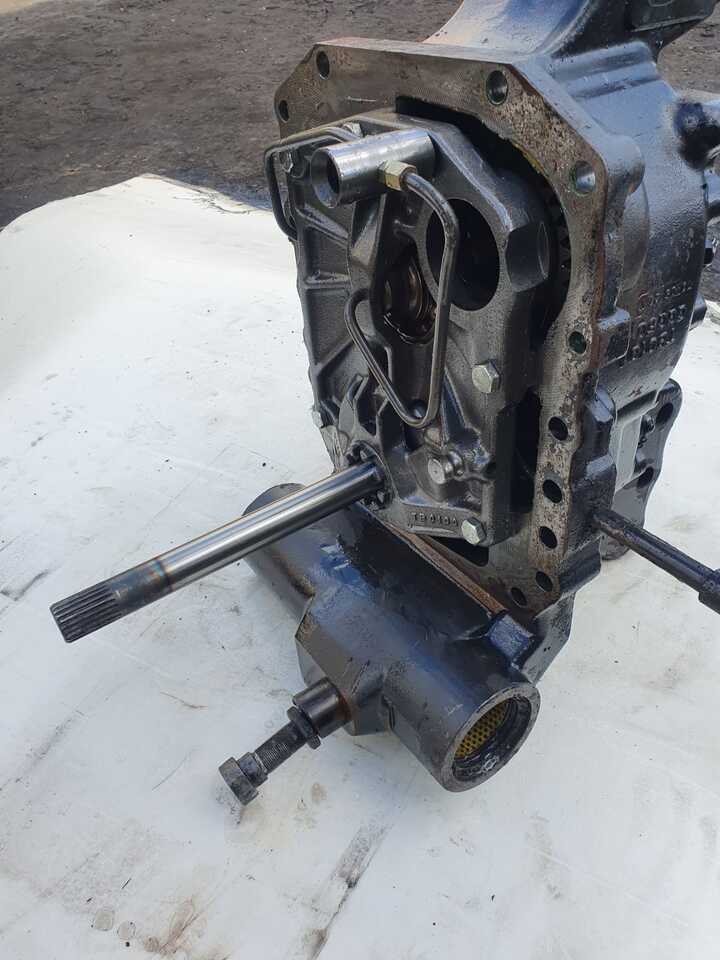 Valtra T150 - Zwolnica - Zwrotnica - Półoś - Skrzynia - Silnik - Siłowniki - Tylny WOM - Buku jari kemudi untuk Peralatan pertanian: gambar 4 Valtra T150 - Zwolnica - Zwrotnica - Półoś - Skrzynia - Silnik - Siłowniki - Tylny WOM - Buku jari kemudi untuk Peralatan pertanian: gambar 4