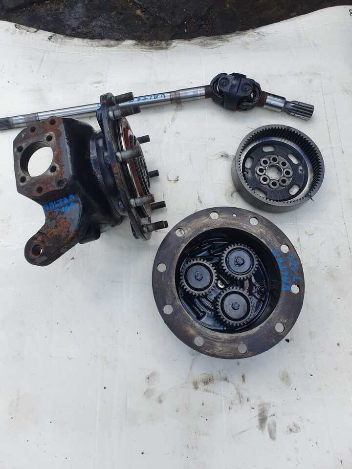 Valtra T190 - Zwolnica - Zwrotnica - Półoś - Skrzynia - Silnik - Siłowniki - Tylny WOM - Buku jari kemudi untuk Peralatan pertanian: gambar 5 Valtra T190 - Zwolnica - Zwrotnica - Półoś - Skrzynia - Silnik - Siłowniki - Tylny WOM - Buku jari kemudi untuk Peralatan pertanian: gambar 5