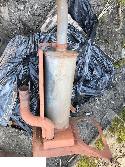 Volvo L30 L35 Tłumik / Wydech - Knalpot untuk Wheel loader: gambar 1 Volvo L30 L35 Tłumik / Wydech - Knalpot untuk Wheel loader: gambar 1