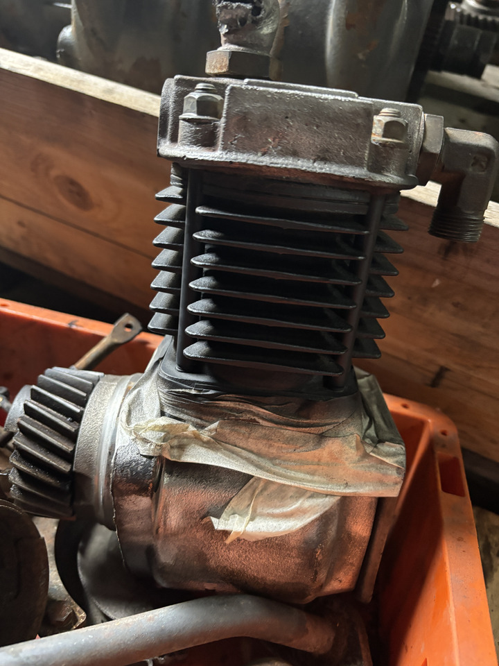 Zetor Proxima - kompresor sprężarka powietrza - Kompresor rem udara: gambar 1 Zetor Proxima - kompresor sprężarka powietrza - Kompresor rem udara: gambar 1