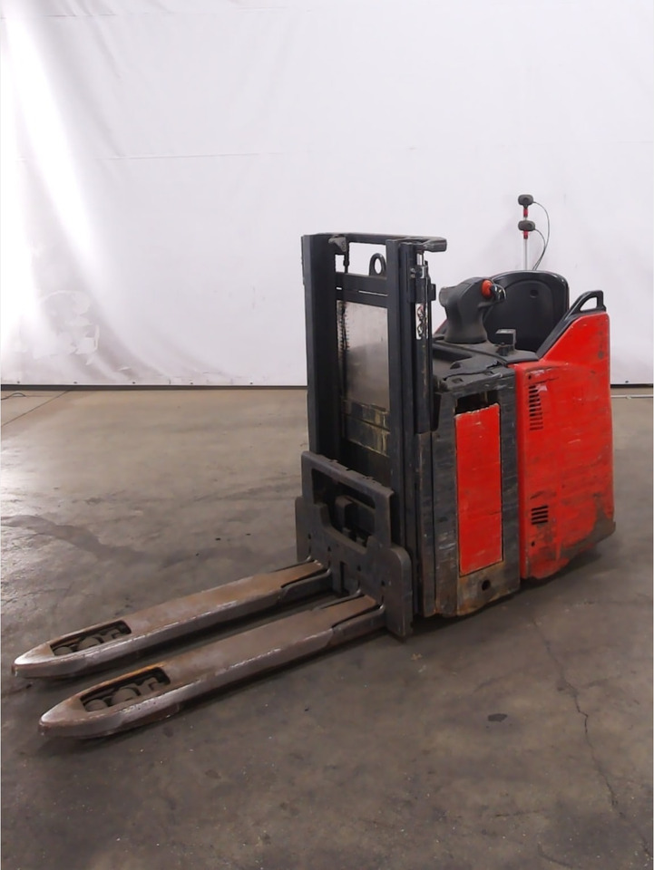Linde D12P - Penumpuk: gambar 1 Linde D12P - Penumpuk: gambar 1