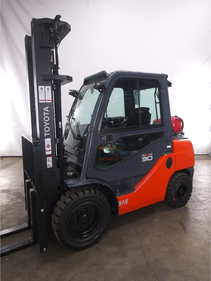 Toyota 02-8FGF30 - Forklift LPG: gambar 1 Toyota 02-8FGF30 - Forklift LPG: gambar 1